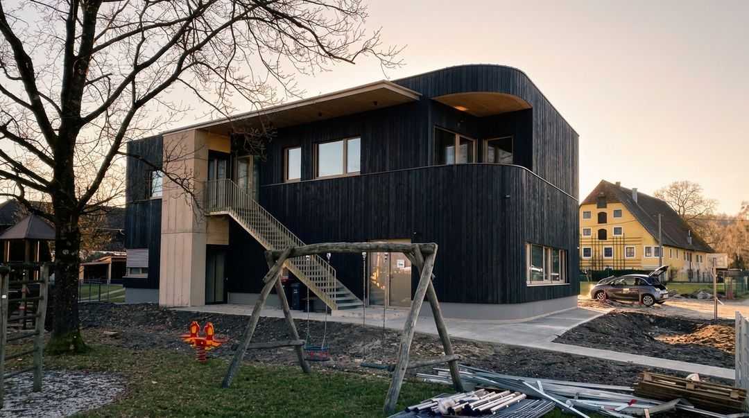 Ärztehaus mit verkohlter Holzoptik – Ansicht 4